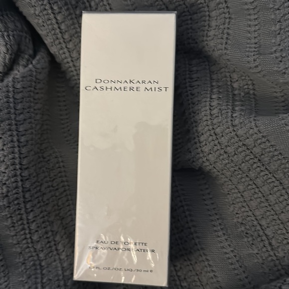 DonnaKaran Cashmere Mist 1.7 oz - Picture 2 of 3